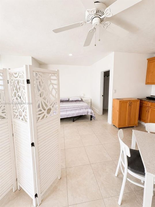 For Rent: $1,550 (1 beds, 1 baths, 1619 Square Feet)