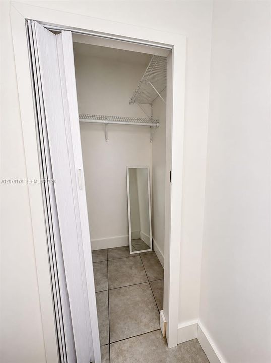 For Rent: $1,550 (1 beds, 1 baths, 1619 Square Feet)