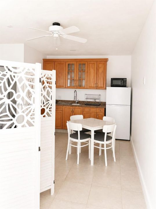 For Rent: $1,550 (1 beds, 1 baths, 1619 Square Feet)