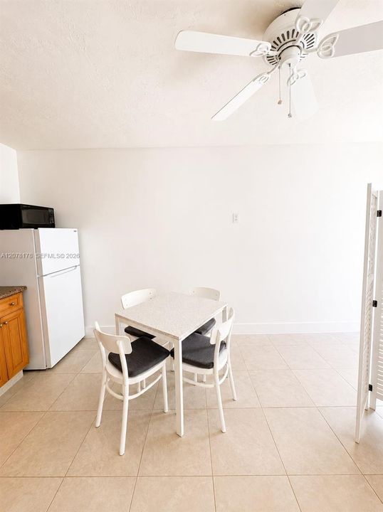 For Rent: $1,550 (1 beds, 1 baths, 1619 Square Feet)
