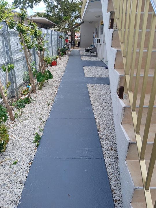 For Rent: $2,300 (2 beds, 2 baths, 4120 Square Feet)