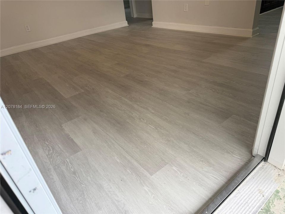 For Rent: $2,300 (2 beds, 2 baths, 4120 Square Feet)