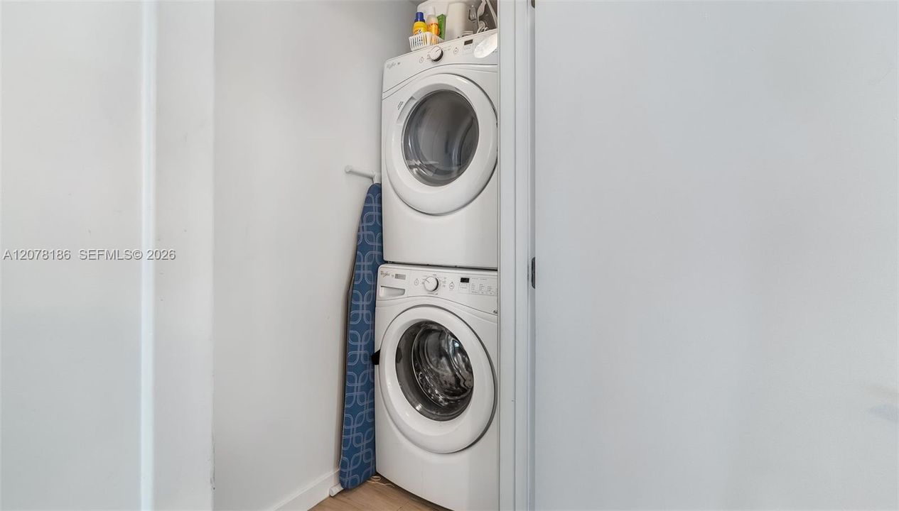 На продажу: $750,000 (2 спален, 2 ванн, 1228 Квадратных фут)