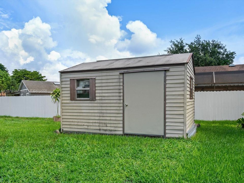 For Sale: $389,000 (3 beds, 2 baths, 1406 Square Feet)