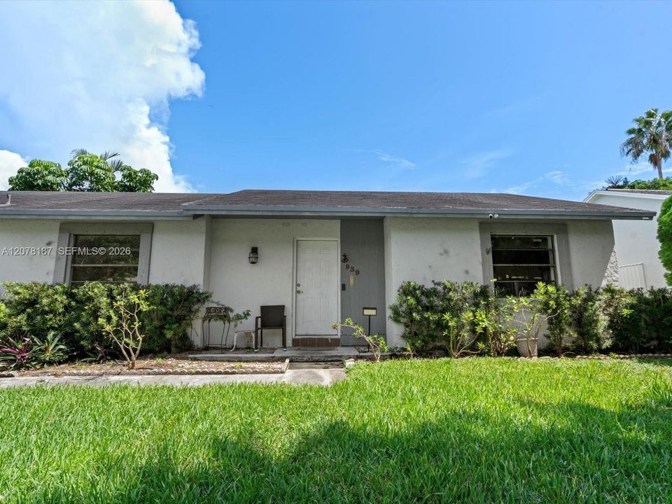 For Sale: $389,000 (3 beds, 2 baths, 1406 Square Feet)