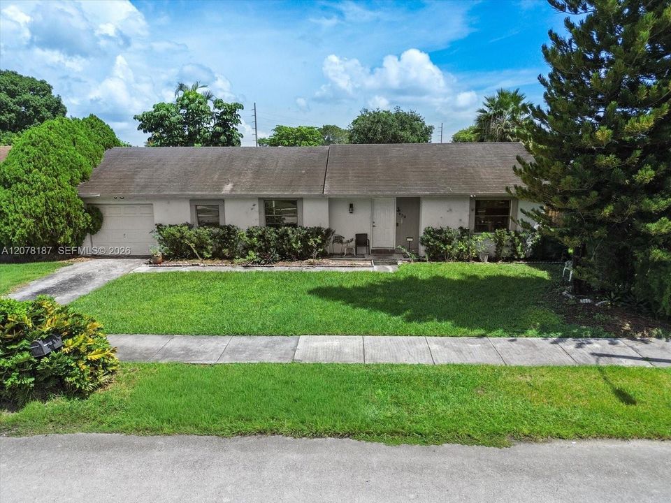 For Sale: $389,000 (3 beds, 2 baths, 1406 Square Feet)