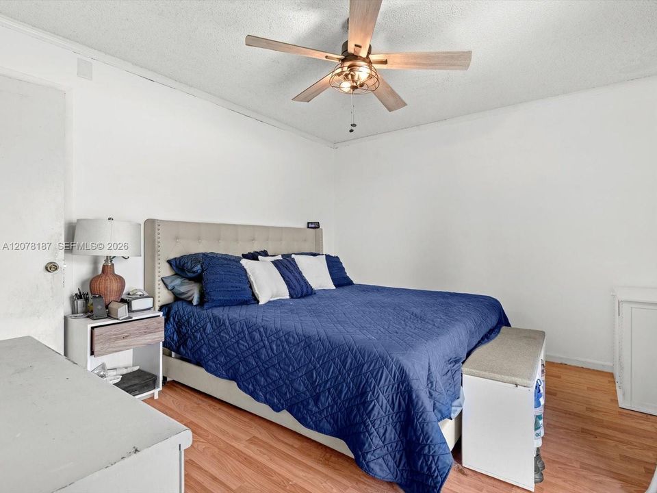 For Sale: $389,000 (3 beds, 2 baths, 1406 Square Feet)
