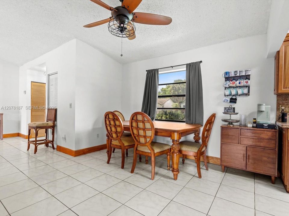 For Sale: $389,000 (3 beds, 2 baths, 1406 Square Feet)