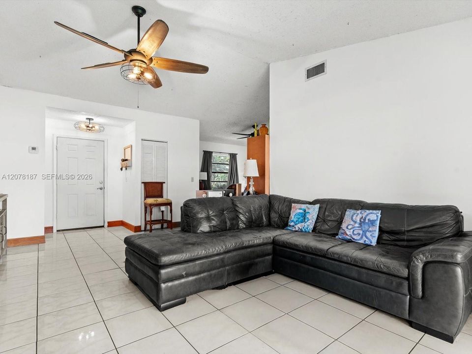 For Sale: $389,000 (3 beds, 2 baths, 1406 Square Feet)
