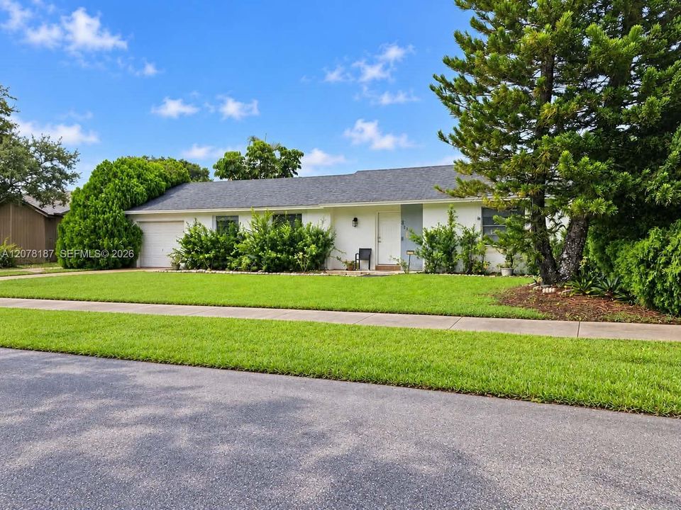 For Sale: $389,000 (3 beds, 2 baths, 1406 Square Feet)