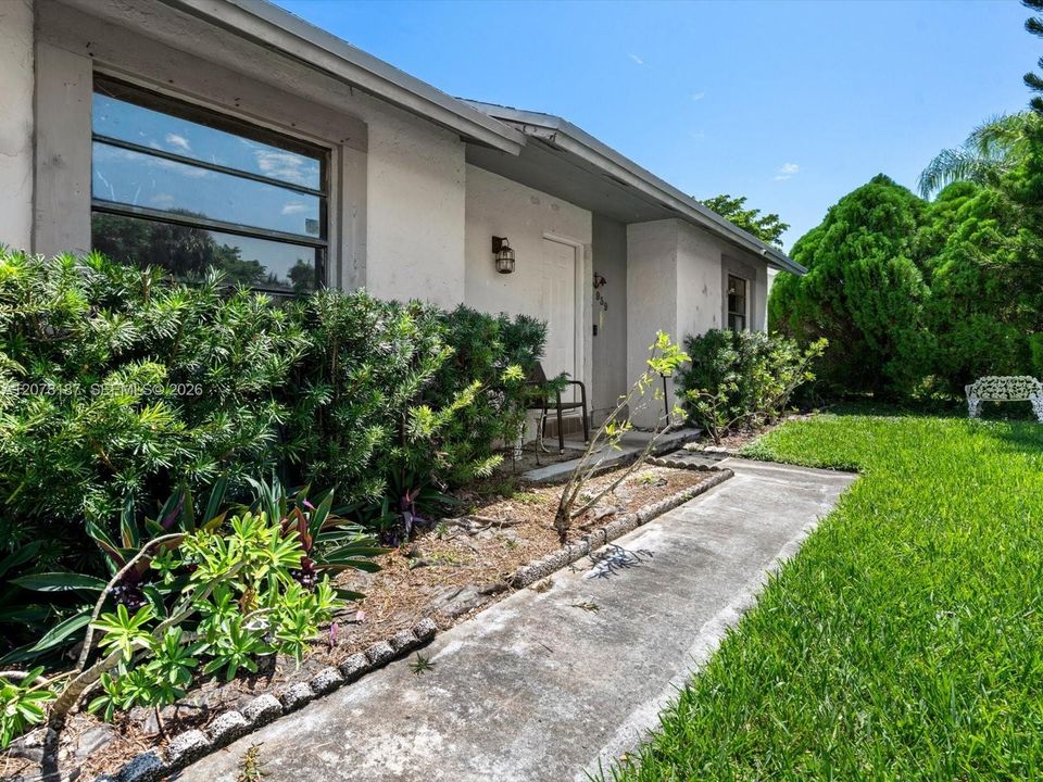 For Sale: $389,000 (3 beds, 2 baths, 1406 Square Feet)