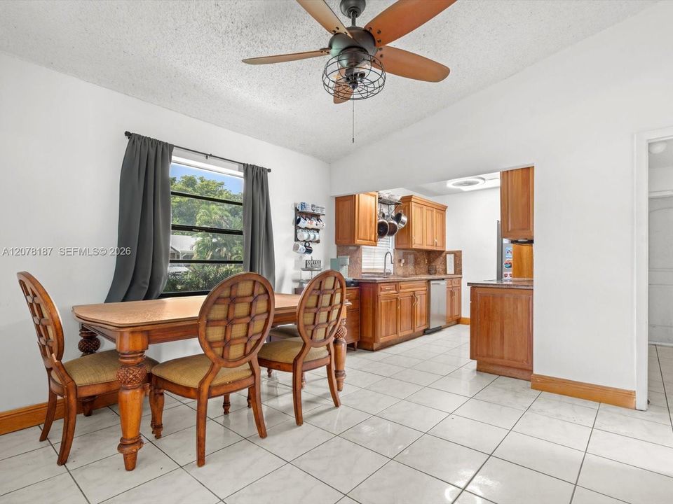 For Sale: $389,000 (3 beds, 2 baths, 1406 Square Feet)