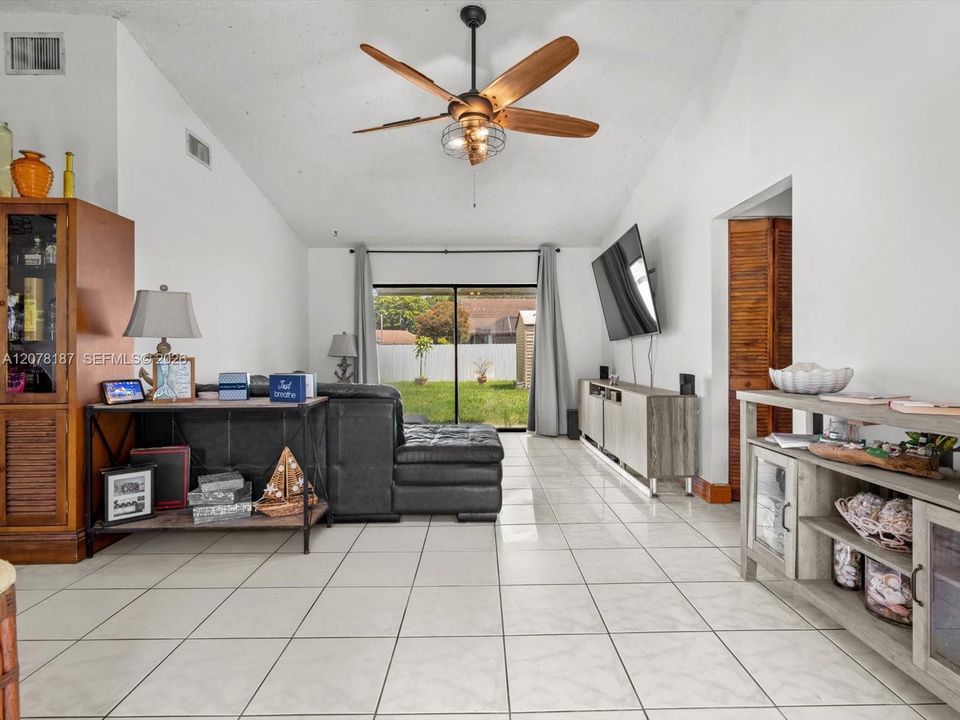 For Sale: $389,000 (3 beds, 2 baths, 1406 Square Feet)