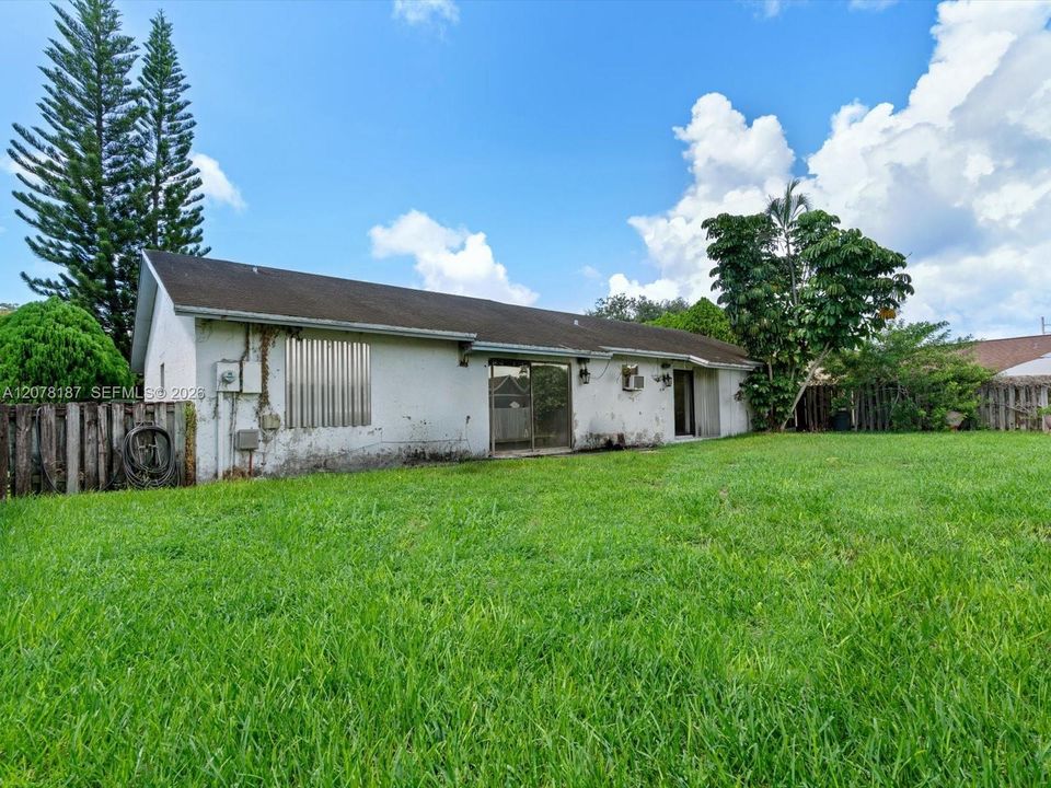 For Sale: $389,000 (3 beds, 2 baths, 1406 Square Feet)
