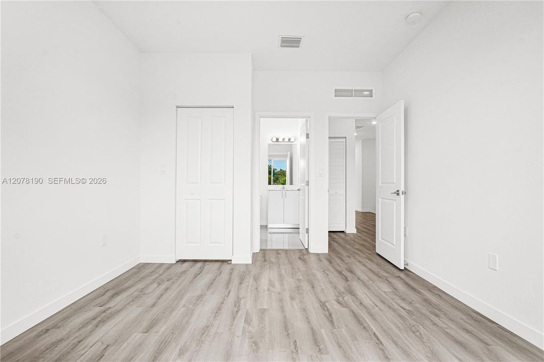 For Sale: $2,990,000 (5 beds, 4 baths, 0 Square Feet)