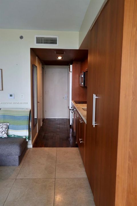 For Rent: $2,300 (0 beds, 1 baths, 481 Square Feet)