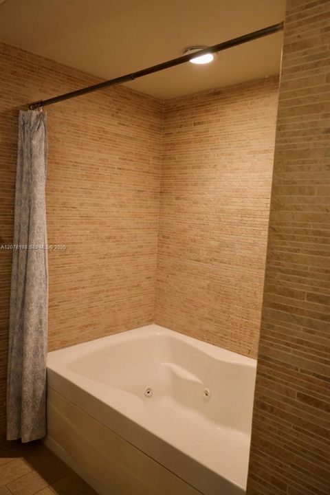 For Rent: $2,300 (0 beds, 1 baths, 481 Square Feet)