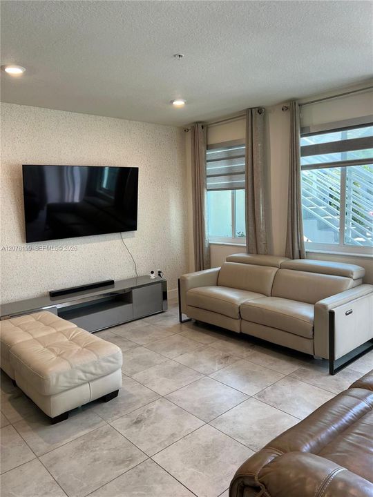 For Sale: $520,000 (3 beds, 2 baths, 1322 Square Feet)