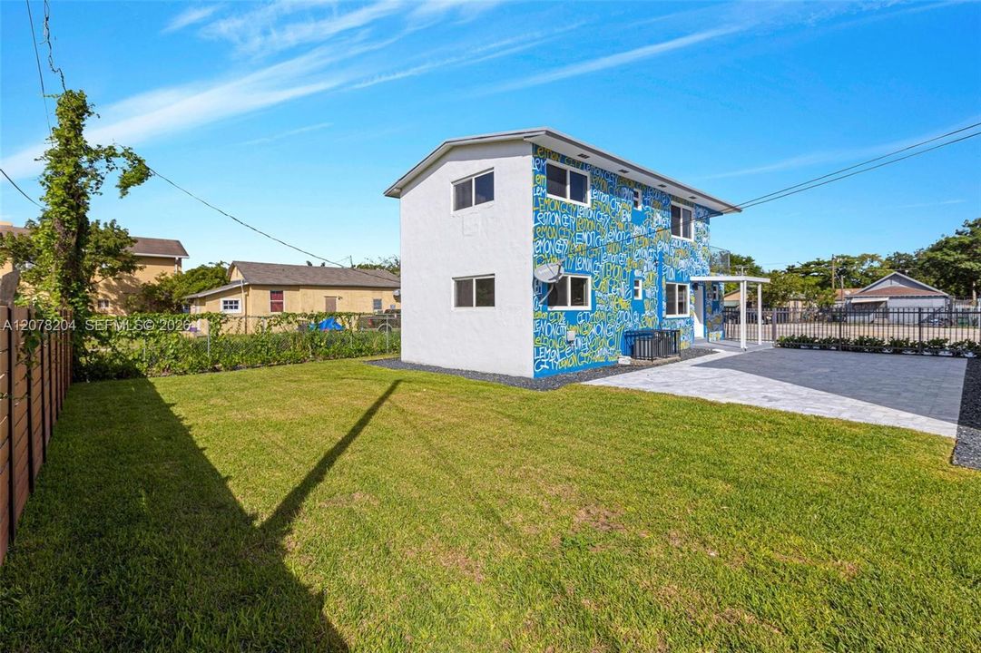 For Rent: $2,200 (2 beds, 1 baths, 800 Square Feet)