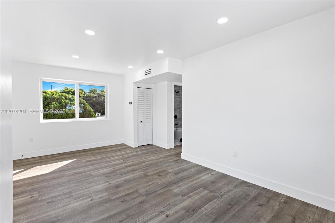 For Rent: $2,200 (2 beds, 1 baths, 800 Square Feet)