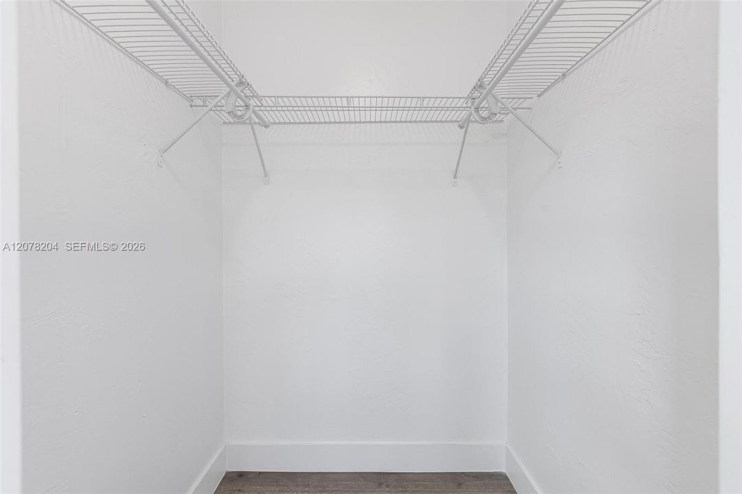 For Rent: $2,200 (2 beds, 1 baths, 800 Square Feet)