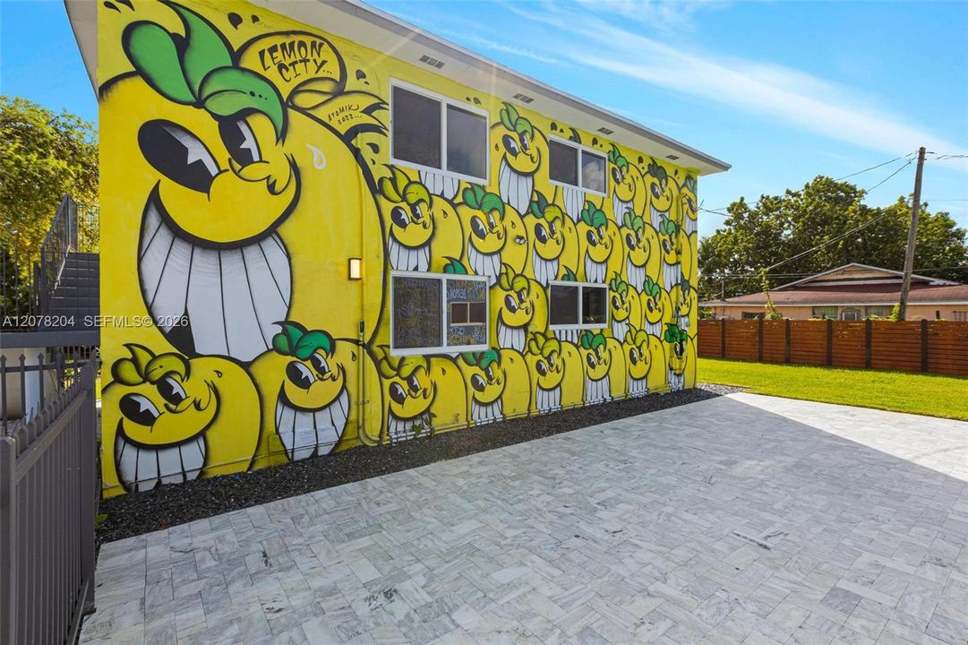 For Rent: $2,200 (2 beds, 1 baths, 800 Square Feet)