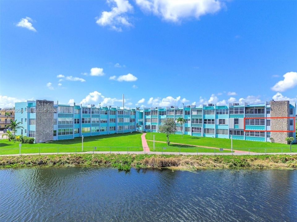 На продажу: $245,000 (2 спален, 2 ванн, 1133 Квадратных фут)