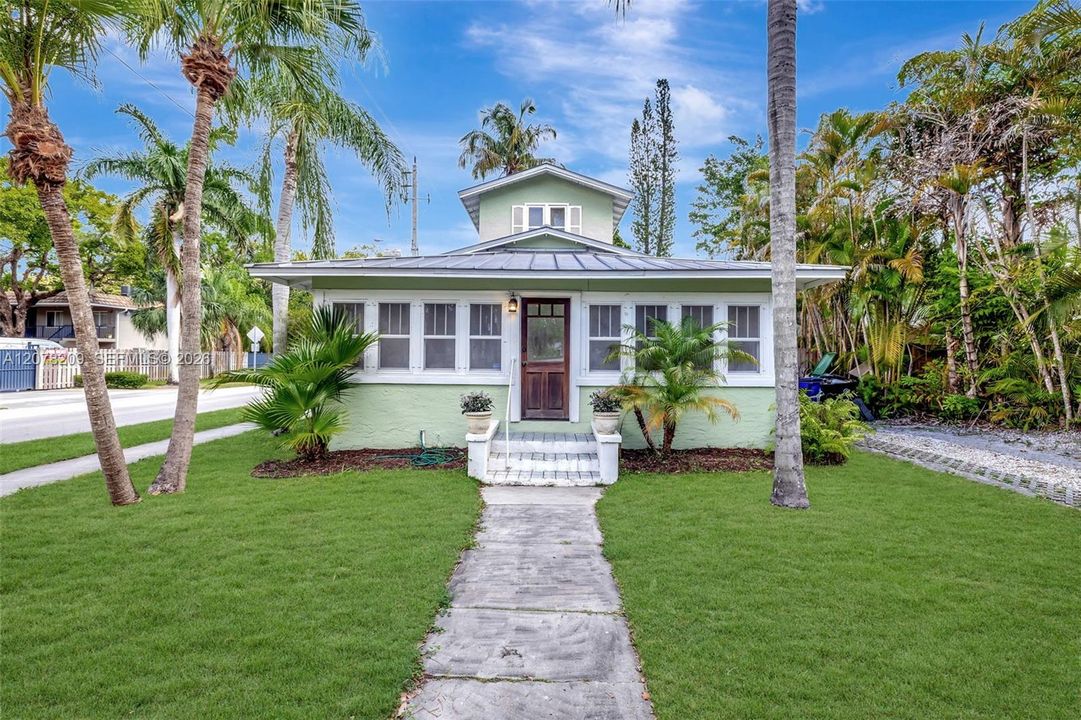For Rent: $3,500 (3 beds, 2 baths, 1508 Square Feet)