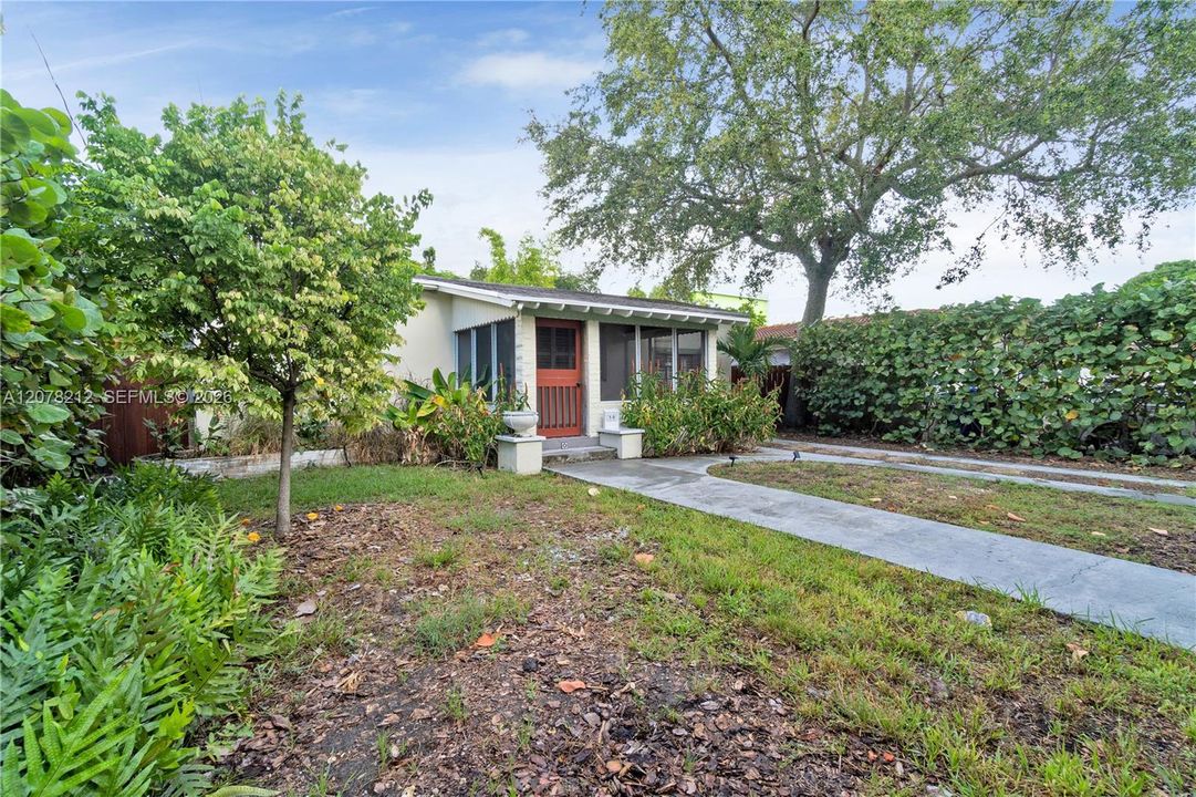 For Rent: $3,200 (2 beds, 1 baths, 999 Square Feet)