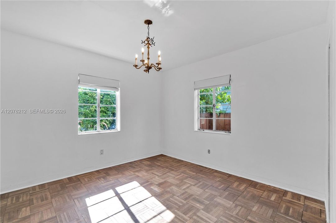 For Rent: $3,200 (2 beds, 1 baths, 999 Square Feet)