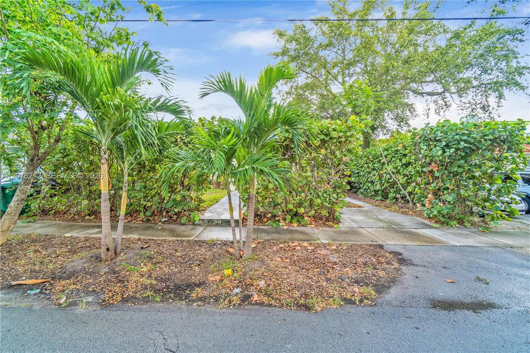 For Rent: $3,200 (2 beds, 1 baths, 999 Square Feet)