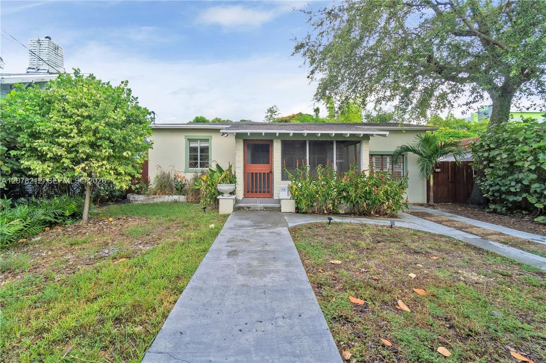 For Rent: $3,200 (2 beds, 1 baths, 999 Square Feet)