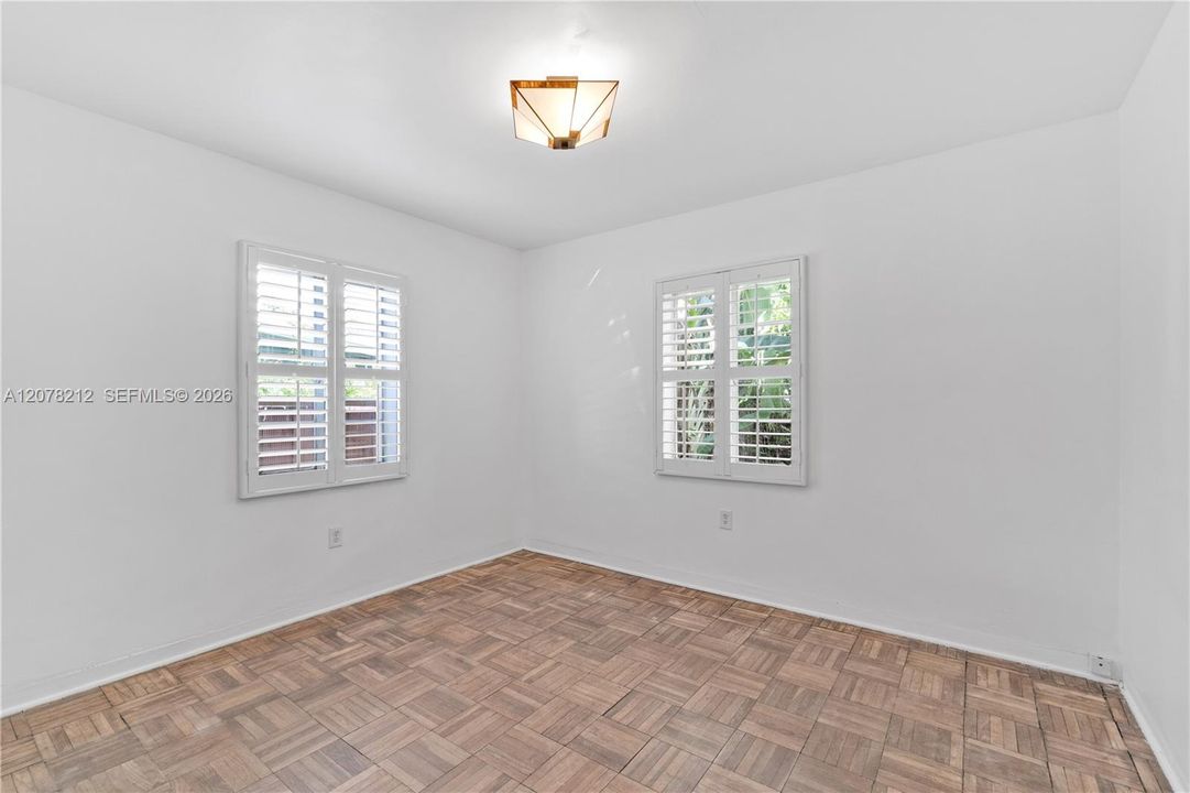 For Rent: $3,200 (2 beds, 1 baths, 999 Square Feet)