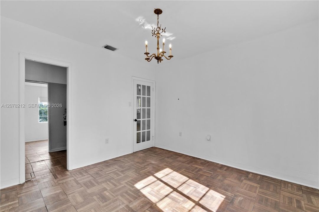 For Rent: $3,200 (2 beds, 1 baths, 999 Square Feet)