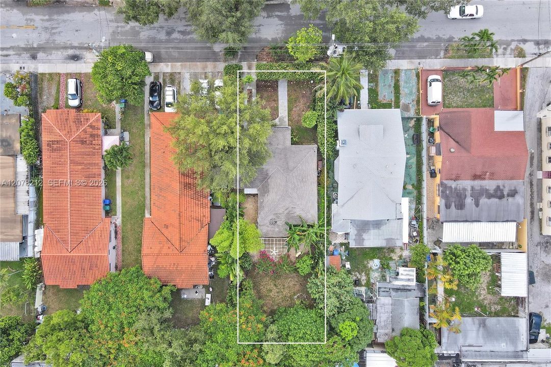 For Rent: $3,200 (2 beds, 1 baths, 999 Square Feet)