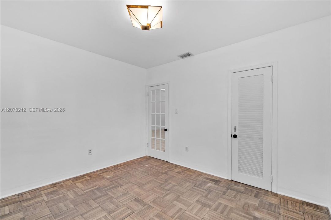 For Rent: $3,200 (2 beds, 1 baths, 999 Square Feet)