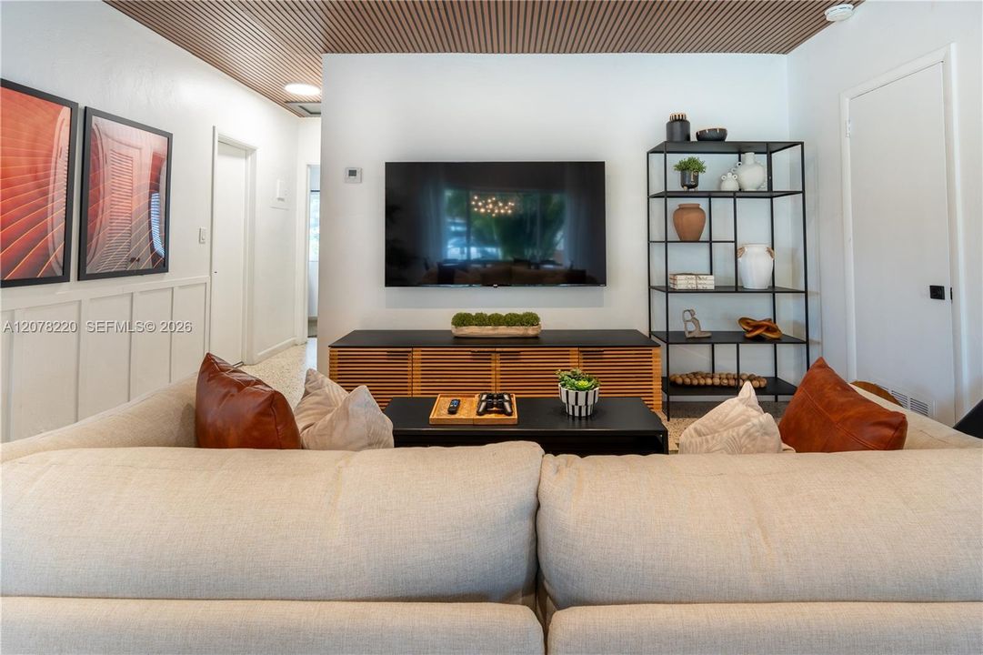 For Rent: $3,650 (2 beds, 2 baths, 1000 Square Feet)