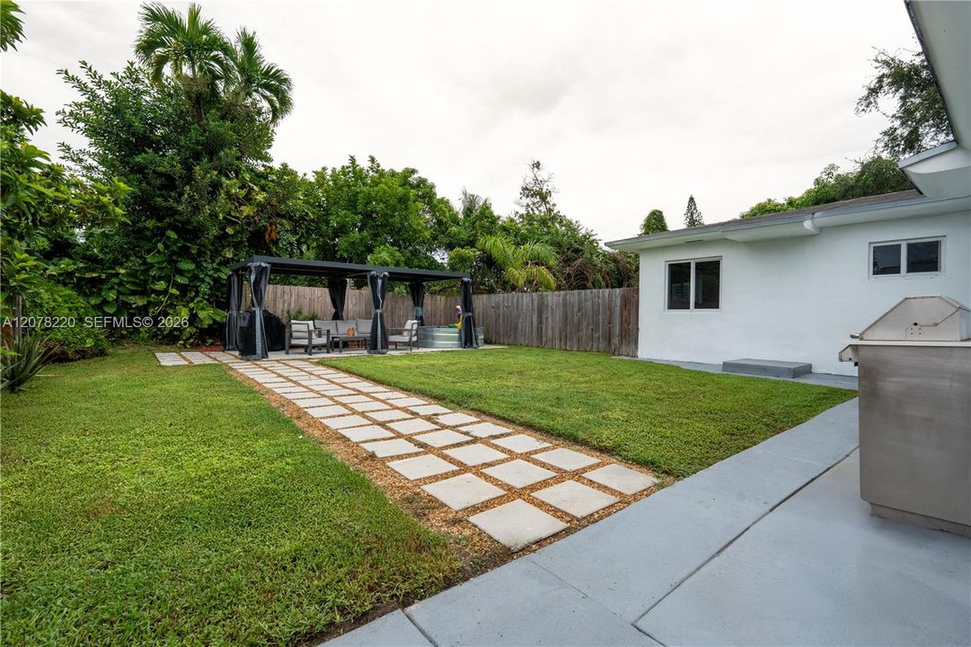 For Rent: $3,650 (2 beds, 2 baths, 1000 Square Feet)