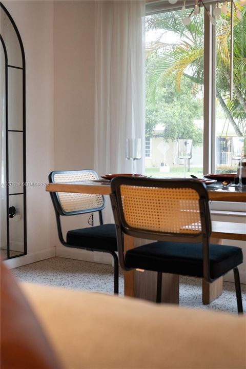 For Rent: $3,650 (2 beds, 2 baths, 1000 Square Feet)