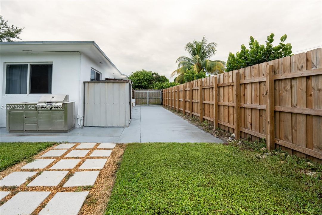 For Rent: $3,650 (2 beds, 2 baths, 1000 Square Feet)