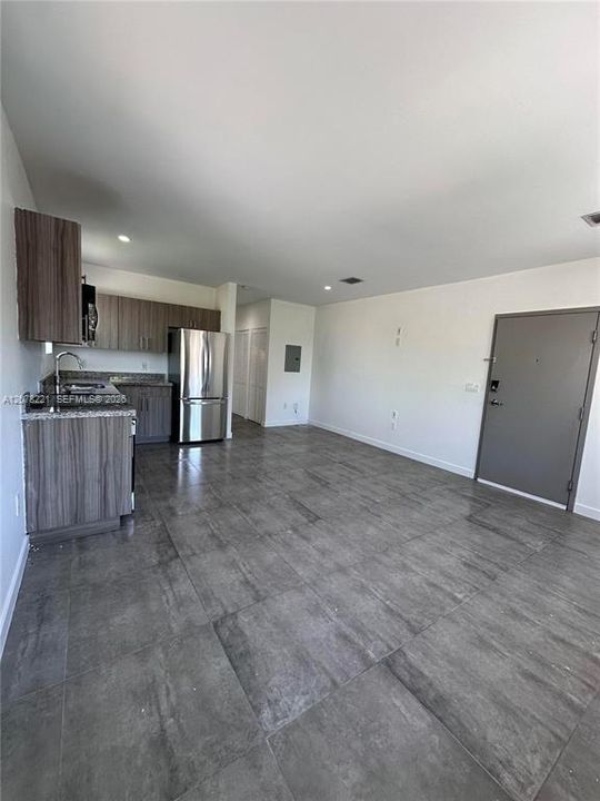 For Rent: $2,300 (1 beds, 1 baths, 5544 Square Feet)