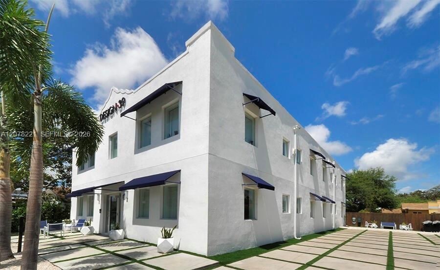 For Rent: $2,300 (1 beds, 1 baths, 5544 Square Feet)