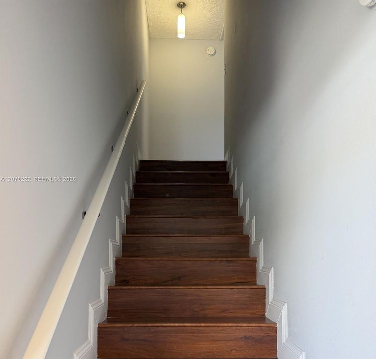En Venta: $197,000 (2 camas, 2 baños, 958 Pies cuadrados)