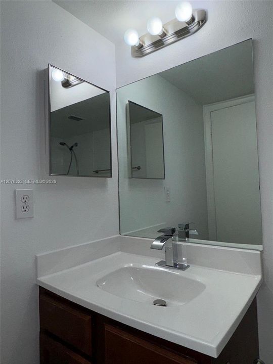En Venta: $197,000 (2 camas, 2 baños, 958 Pies cuadrados)