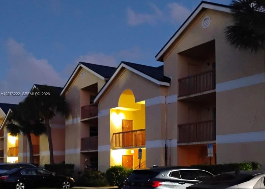En Venta: $197,000 (2 camas, 2 baños, 958 Pies cuadrados)