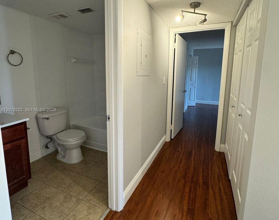 En Venta: $197,000 (2 camas, 2 baños, 958 Pies cuadrados)