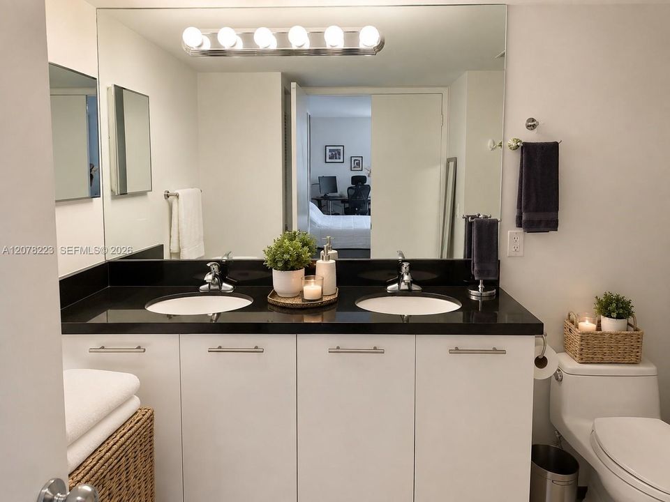 For Sale: $325,000 (2 beds, 2 baths, 1065 Square Feet)