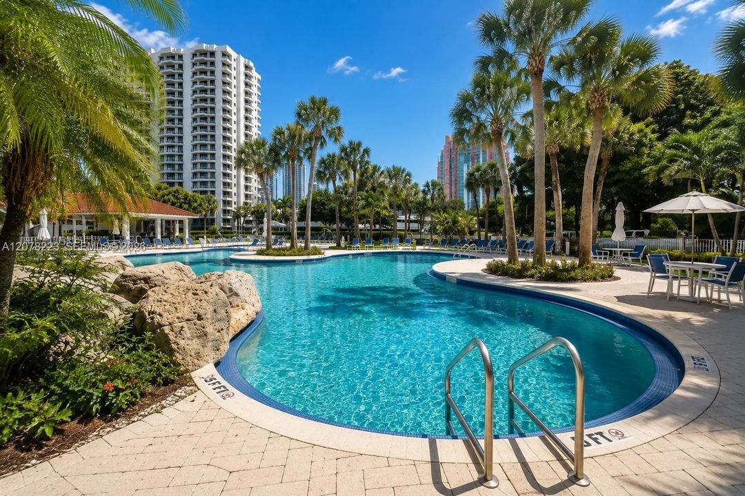For Sale: $325,000 (2 beds, 2 baths, 1065 Square Feet)