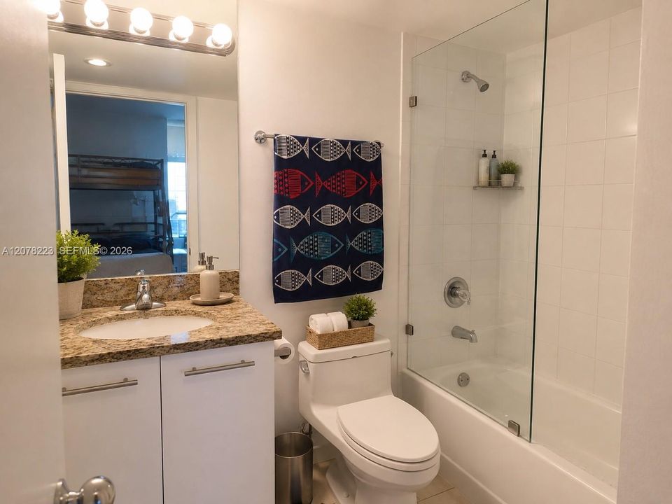 For Sale: $325,000 (2 beds, 2 baths, 1065 Square Feet)