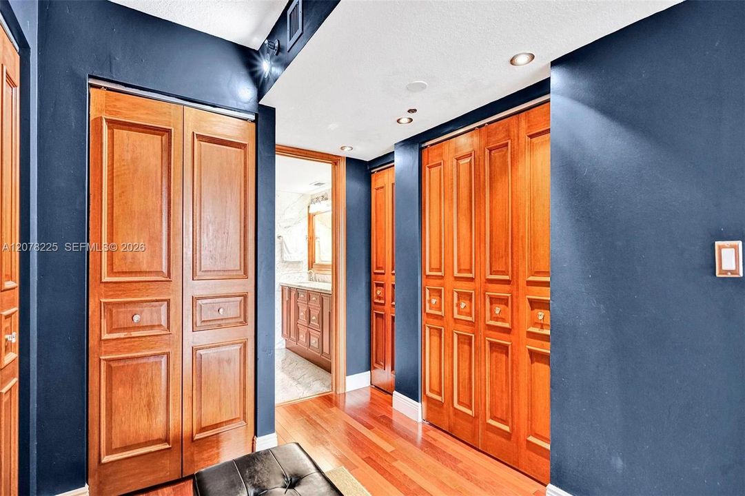 For Rent: $5,000 (2 beds, 2 baths, 1510 Square Feet)